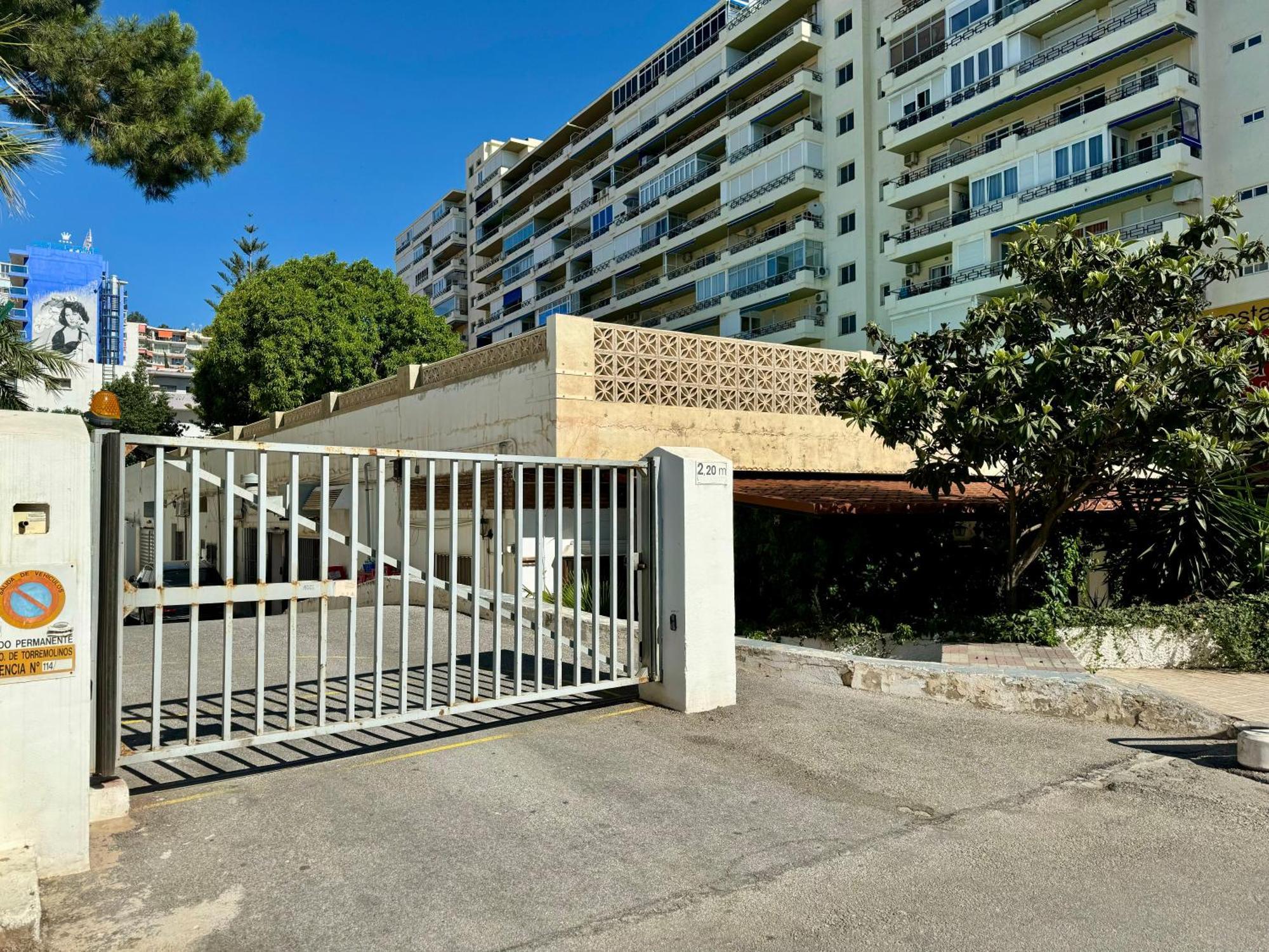 Апартаменты En Carihuela Con Vistas Y Plaza De Garaje, Nucleo Cristal Торремолинос Номер фото